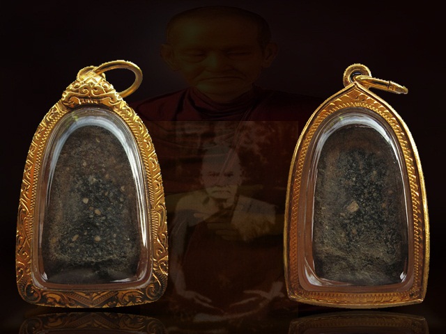 สมเด็จพระพุทธบาทปิลันทน์ พิมพ์เปลวเพลิงเล็ก วัดระฆังโฆสิตารา ม กทม.เลี่ยมทอง