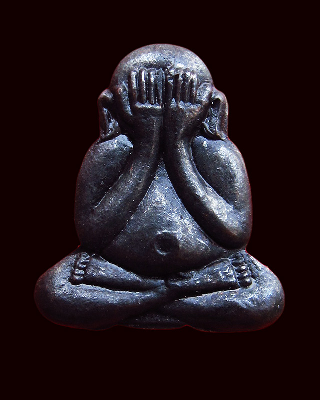 พระปิดตาสาริกามหาลาภ หลวงพ่อสาคร มนุญโญ วัดหนองกรับ จ.ระยอง แจกงานวันเกิด ปี ๒๕๓๗ เนื้อทองแดงรมดำ/๑