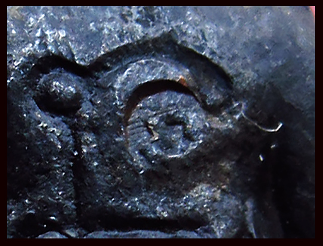 พระปิดตาสาริกามหาลาภ หลวงพ่อสาคร มนุญโญ วัดหนองกรับ จ.ระยอง แจกงานวันเกิด ปี ๒๕๓๗ เนื้อทองแดงรมดำ/๑