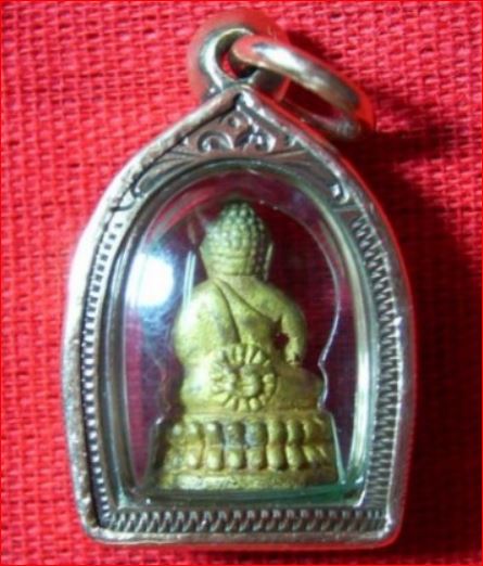 พระชัยวัฒน์รวยทันใจปี 43 หลวงปู่หมุน เทพเจ้าแห่งวัดบ้านจาน ศรีษะเกษ เนื้อทองทิพย์เลี่ยมนาก งานสั่งทำ