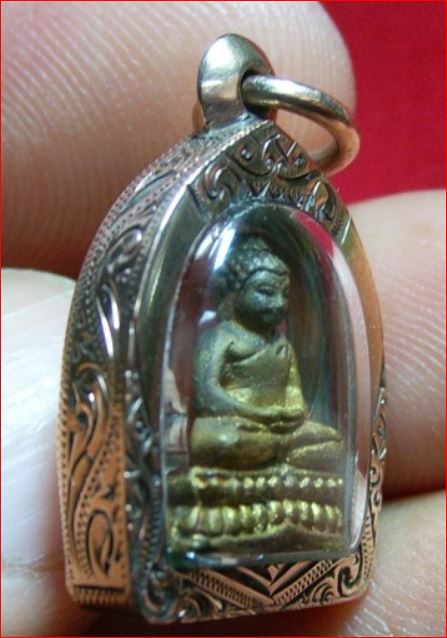 พระชัยวัฒน์รวยทันใจปี 43 หลวงปู่หมุน เทพเจ้าแห่งวัดบ้านจาน ศรีษะเกษ เนื้อทองทิพย์เลี่ยมนาก งานสั่งทำ