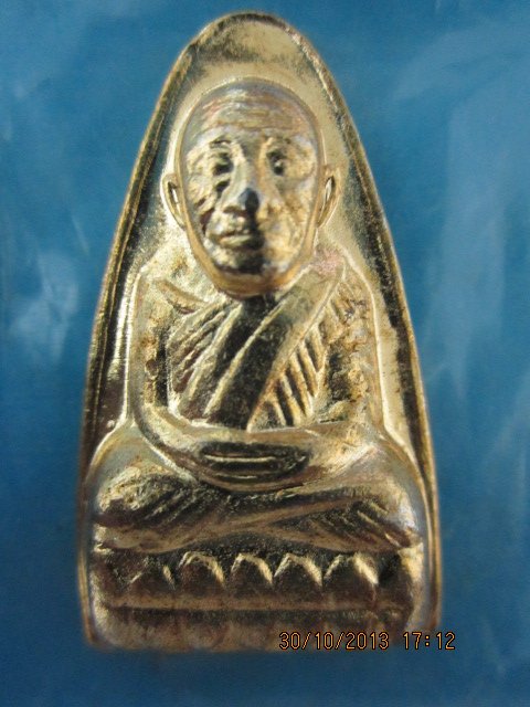 หลวงปู่ทวด หลังหนังสือ พิมพ์ตื้น บัวมีเส้น(นิยม) กะไหล่ทอง ปี 2508