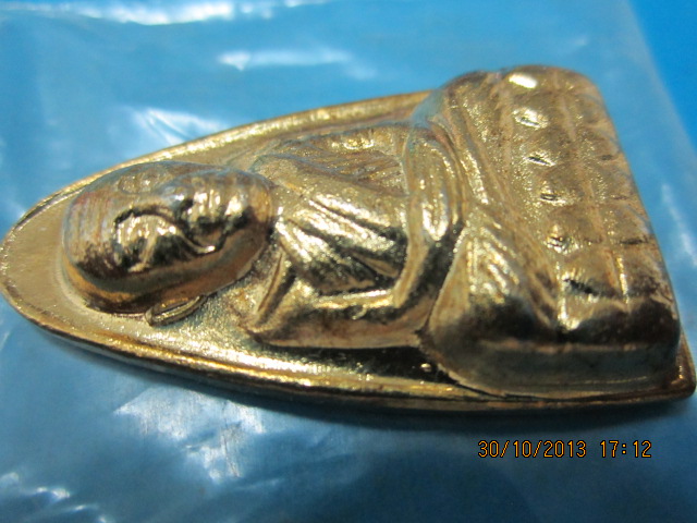 หลวงปู่ทวด หลังหนังสือ พิมพ์ตื้น บัวมีเส้น(นิยม) กะไหล่ทอง ปี 2508