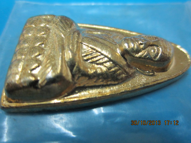 หลวงปู่ทวด หลังหนังสือ พิมพ์ตื้น บัวมีเส้น(นิยม) กะไหล่ทอง ปี 2508