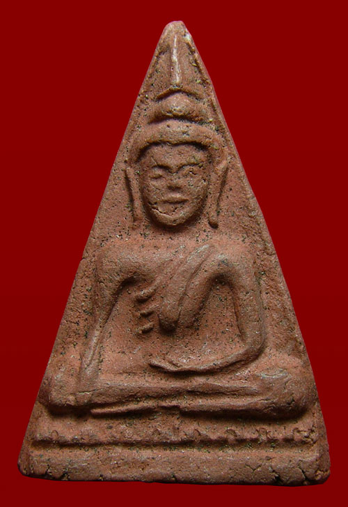 พระผงสามเหลี่ยม หลวงพ่อโต วัดบางพลีใหญ่ใน จ.สมุทรปราการ