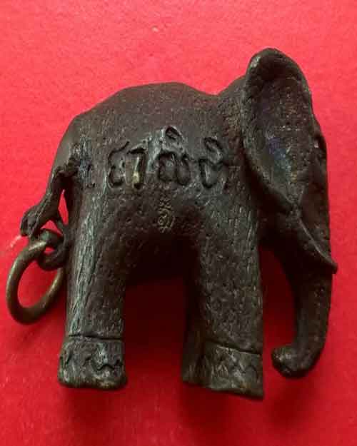 ช้างมงคลหลวงพ่อเปิ่น วัดบางพระ