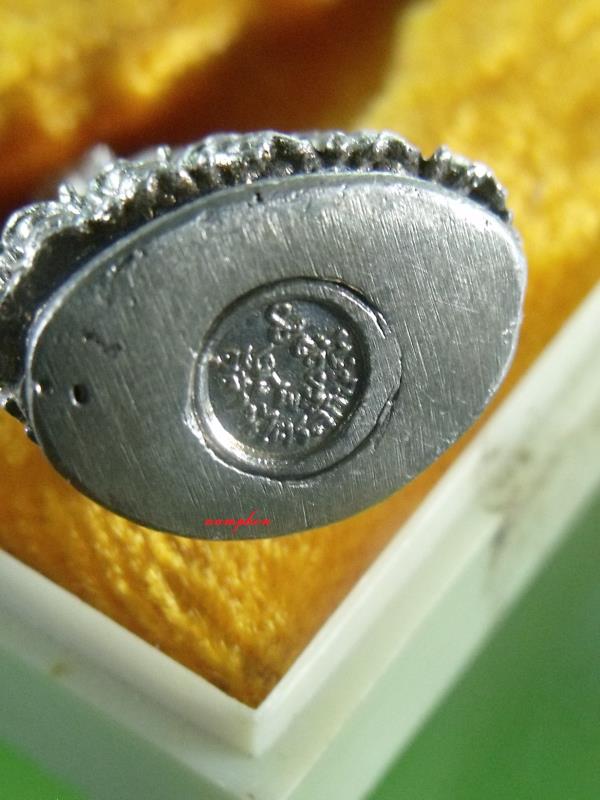 พระกริ่งมงคลเกษม เนื้อเงิน ลพ.เกษม เขมโก ปี 2521 กล่องเดิม เคาะเดียว