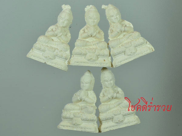 เคาะแรกแดง กุมารทอง รุ่นแรก เนื้อผงรายกุมาร หลวงพ่อสิน วัดละหารใหญ่ 5ตน