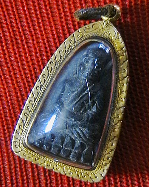 พระหลวงปู่ทวด วัดช้างไห้ ปี ๒๔  พิมพ์กลาง รับประกันพระลานไม่แตก พร้อมเลี่ยมกรอบทองแท้ครับ