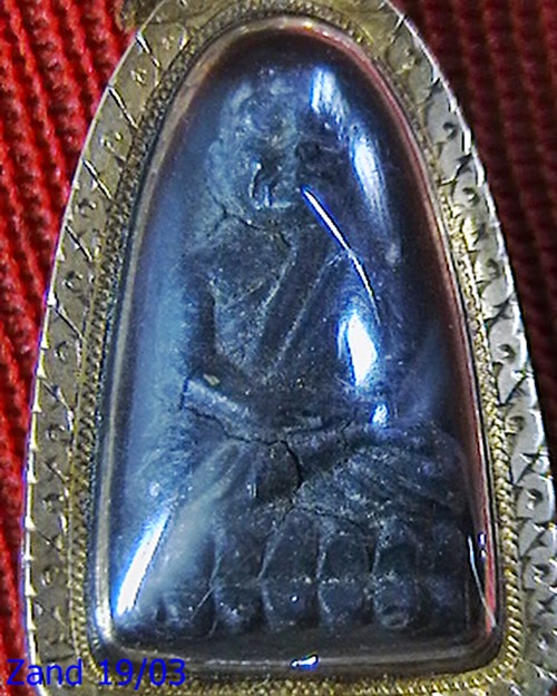 พระหลวงปู่ทวด วัดช้างไห้ ปี ๒๔  พิมพ์กลาง รับประกันพระลานไม่แตก พร้อมเลี่ยมกรอบทองแท้ครับ