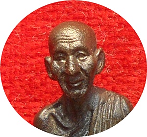  *** รูปหล่อลอยองค์ ลพ.เกษม เขมโก ฉลองอายุ 81 ปีโค๊ดหนู นวะแก่ทอง ปี 2535