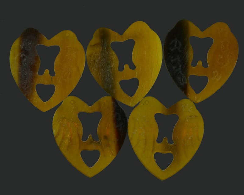 5ตัว นกสาริกาคู่ แกะจากเขาควายเผือก หลวงพ่อสิน วัดละหารใหญ่ จ.ระยอง  มีรอยจารย์อักขระยันต์  พร้อมรูป