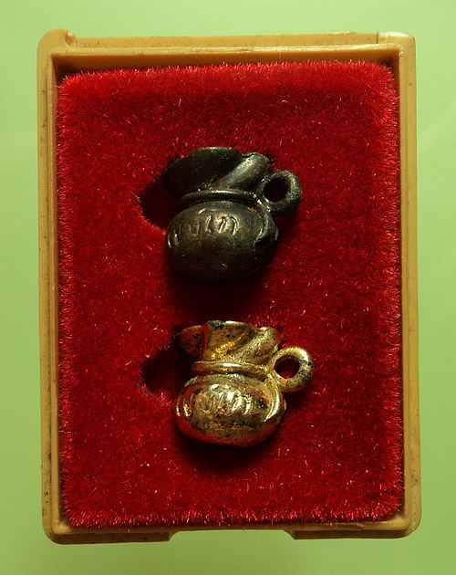 หล่อถุงเงิน-ถุงทอง หลวงพ่อเกษม เขมโก สุสานไตรลักษณ์ จ.ลำปาง ปี38 