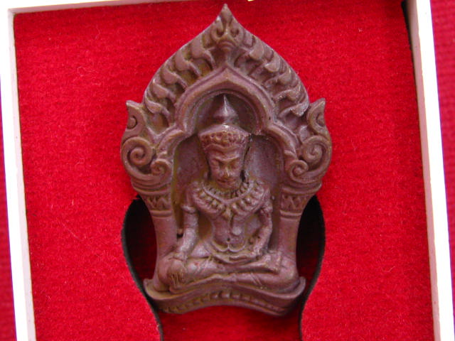 พระยอดขุนพลบ้านค่าย รุ่นแรก หลวงพ่อสาคร วัดหนองกรับ พิมพ์เล็กเนื้อสำริด..