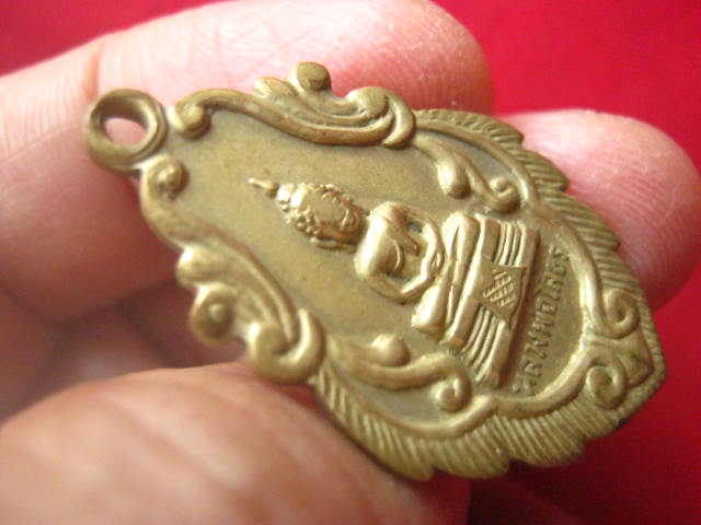 เหรียญหลวงพ่อโสธร วัดพิกุลเงิน นนทบุรี ปี 2514 เนื้ออัลปาก้า รุ่น 2