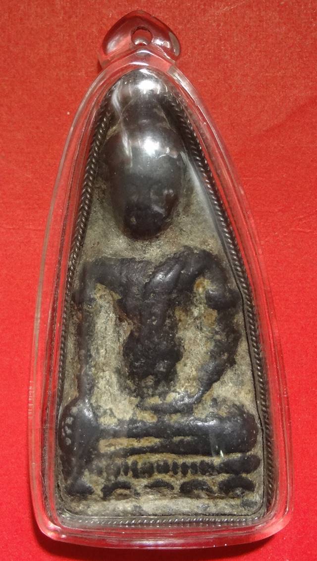  พระหูยาน ลพบุรี เนื้อชินเชียว พิมพ์ใหญ่ ทรงเครื่อง  เลี่ยมเงินเดิมเก่าๆ สุดคลาสสิค