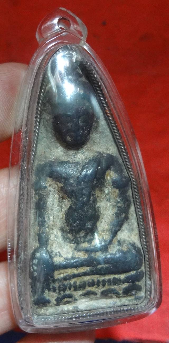  พระหูยาน ลพบุรี เนื้อชินเชียว พิมพ์ใหญ่ ทรงเครื่อง  เลี่ยมเงินเดิมเก่าๆ สุดคลาสสิค