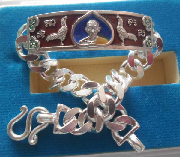 ++เลสเนื้อเงินลงยาสีแดง หนัก 2 บาท หลวงพ่อรวย วัดตะโก รุ่นเสาร์5 รวยพญาไก่ หมายเลข 1034 กล่องเดิมๆ++