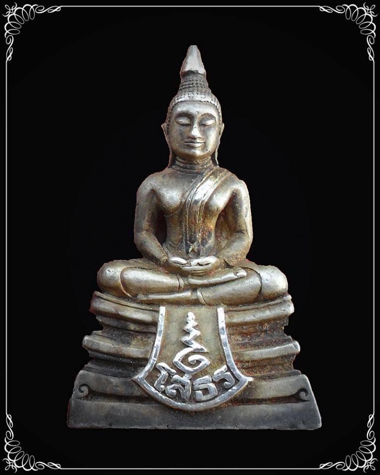 พระพุทธโสธร รุ่นประวัติศาสตร์ 80 ปี กรมตำรวจ เนื้อเงินนวลเงาบางส่วน มีเส้นคอ (กล่องเดิม)