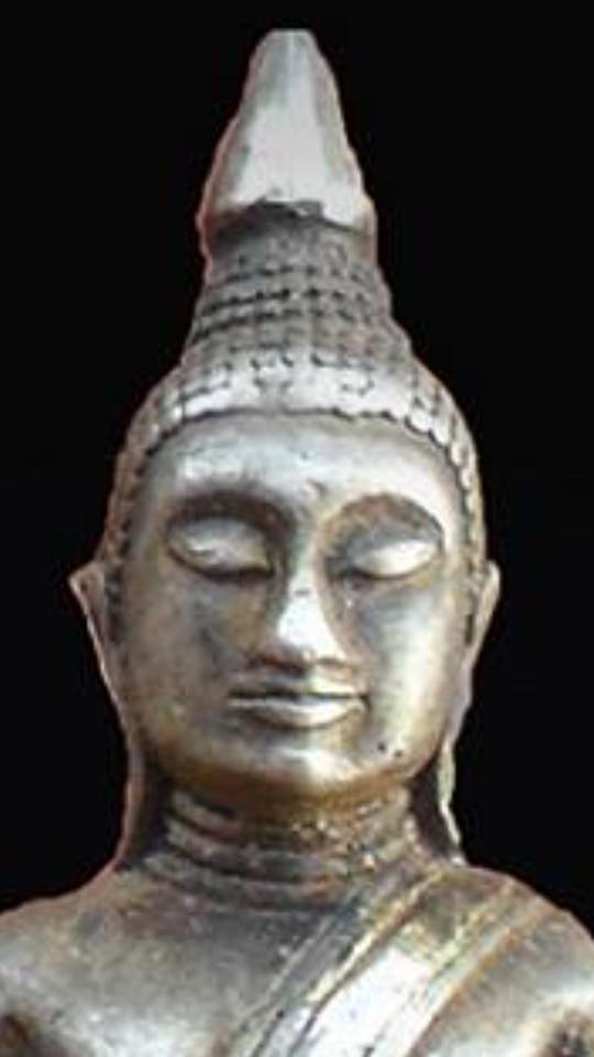 พระพุทธโสธร รุ่นประวัติศาสตร์ 80 ปี กรมตำรวจ เนื้อเงินนวลเงาบางส่วน มีเส้นคอ (กล่องเดิม)