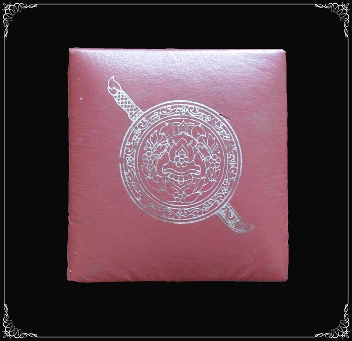 พระพุทธโสธร รุ่นประวัติศาสตร์ 80 ปี กรมตำรวจ เนื้อเงินนวลเงาบางส่วน มีเส้นคอ (กล่องเดิม)