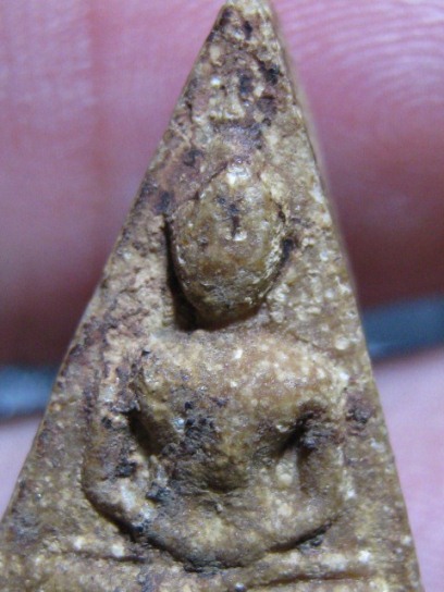 พระนางพญาสมาธิ พิมพ์นิยมฐานสูง ปี2516 เนื้อผง วัดบ่อวิน จ.ชลบุรี หลวงปู่ทิมปลุกเสก มาพร้อมบัตรรับรอง