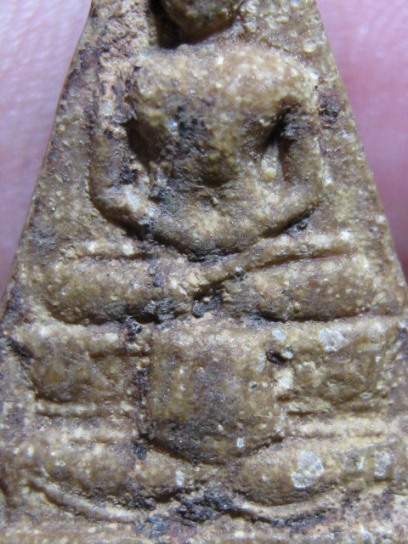 พระนางพญาสมาธิ พิมพ์นิยมฐานสูง ปี2516 เนื้อผง วัดบ่อวิน จ.ชลบุรี หลวงปู่ทิมปลุกเสก มาพร้อมบัตรรับรอง