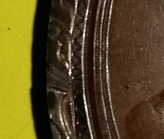 เหรียญแม่น้ำคู้ หลวงปู่ทิม เลี่ยมเงิน