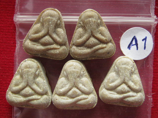 พระปิดตามหาลาภเขมโก "ปิดตาฟ้าลั่น" 5 องค์ ปี17