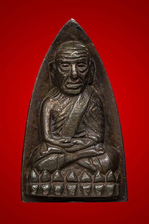 หลวงปู่ทวด หลังเตารีด เนื้อนวะโลหะ พิมพ์ใหญ่ รุ่นสร้างโรงพยาบาลโคกโพธิ์ ปี 2539