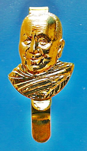 แหนบ ลต.บุญหนา ธัมมทินโน รุ่นแรก และรุ่นเดียวของประเภทแหนบ  ปี 2553 มีจาร หายาก สวยแชมป์(เคาะเดียว)