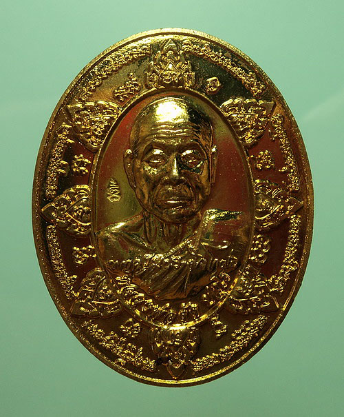 เหรียญหลวงพ่อตัด วัดชายนา จ.เพชรบุรี ปี51 หลังพระลักษณ์หน้าทอง รุ่นมงคลบารมี 77 เนื้อทองทิพย์