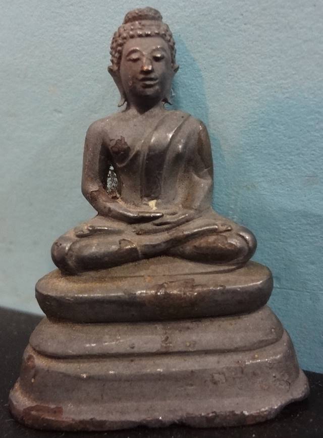  พระบูชารัชกาลยุคต้นๆเนื้อเงิน หน้าตักกว้าง 1 นิ้ว สูง 2 นิ้ว 