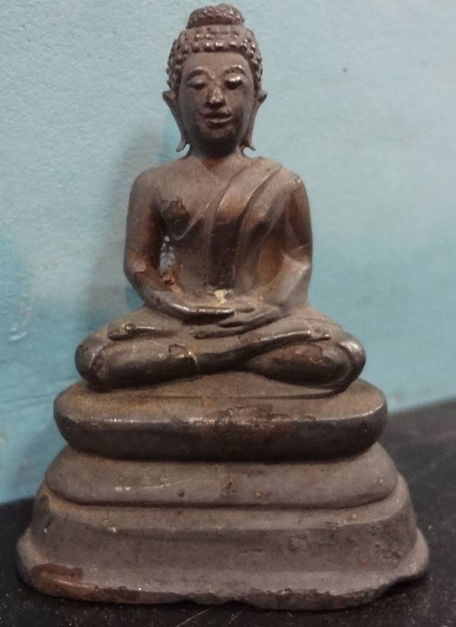  พระบูชารัชกาลยุคต้นๆเนื้อเงิน หน้าตักกว้าง 1 นิ้ว สูง 2 นิ้ว 