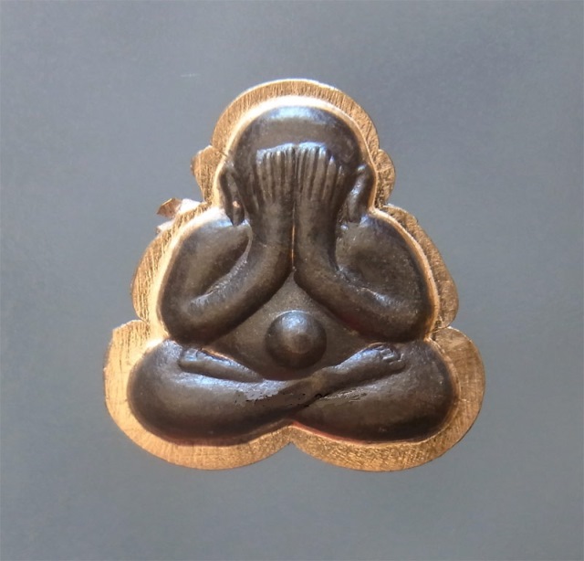 ปิดตาหลังรูปเหมือนเนื้อนวะไม่ตัดปีกเลี่ยมทองพร้อมใช้สร้างน้อย