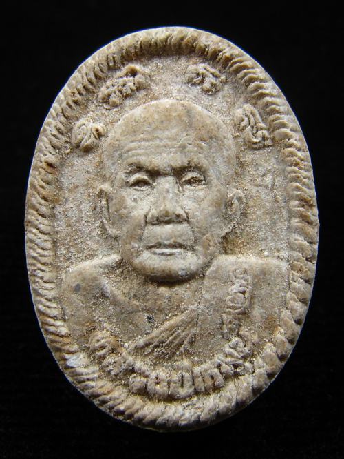 พระผงรูปเหมือนหลังยันต์ดวงเศรษฐี หลวงปู่หมุน ฐิตสีโล รุ่นดวงเศรษฐี เสาร์ ๕ ปี ๒๕๔๓ (11)