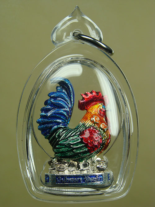 ไก่ รุ่นแรก รุ่นเงินไหลมา (ชุบเงินลงยา ) หลวงพ่อรวย วัดตะโก จ.อยุธยา