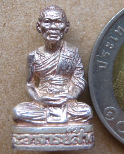 รูปเหมือนลอยองค์ ฉลองครบ5รอบ หลวงพ่อสาคร วัดหนองกรับ จ ระยอง ปี2540 รุ่นชินบัญชร เนื้อเงิน+กล่องเดิม