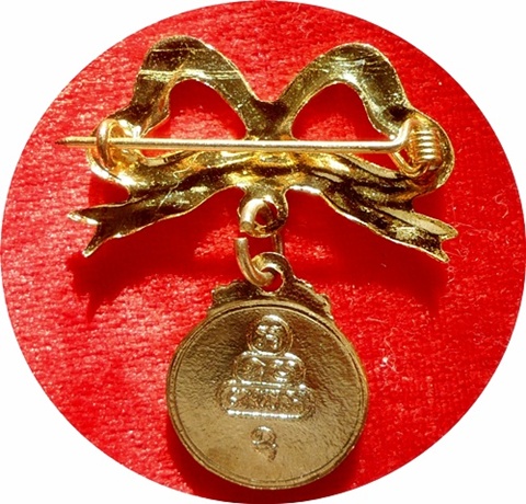 *** เหรียญเข็มกลัดโบว์ ท่านเจ้าคุณนรฯ ปี พ.ศ.2513 เนื้อกะไหล่ทอง แจกกรรมการ  สวยกริ๊ปๆ