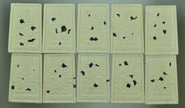 10องค์ พระสมเด็จ( พิมพ์ขี่เสือ ) เนื้อผงพรายกุมารว่านมหาเสน่ห์ หลังฝังพลอยเสกปี 53 หลวงพ่อสาคร