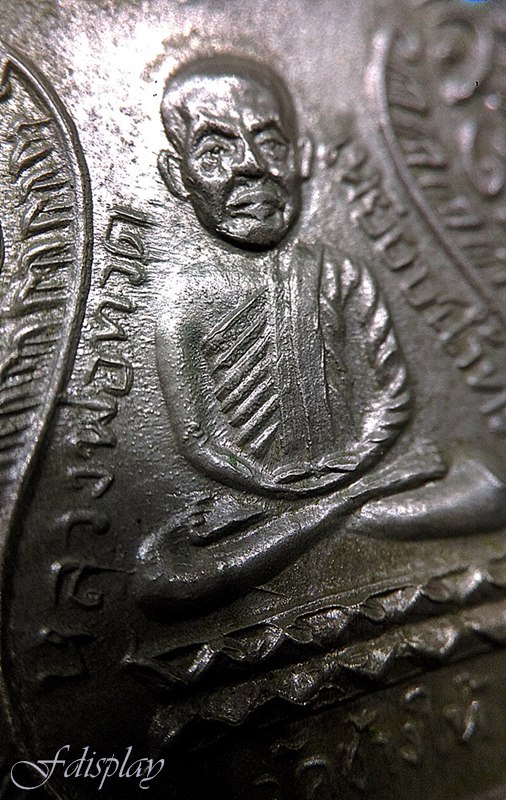 เหรียญหลวงปู่ทวด รุ่นใต้ร่มเย็น หลัง อ.ทิม "บล็อคนิยม แข้งขีด" ปี 2526 เนื้อทองแดงชุบนิเกิ่ลเดิมๆ