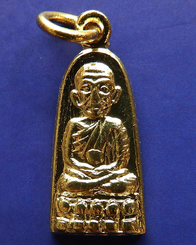 1.เหรียญหลวงปู่ทวด วัดช้างให้ รุ่นทะเลซุง พิมพ์เล็กชุบทอง พ.ศ. 2508