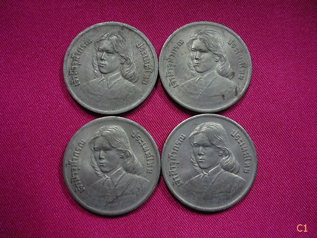 เหรียญเจ้าฟ้าหญิงจุฬาภรณ์ สำเร็จการศึกษา ปี 2522 จำนวน 4 เหรียญ