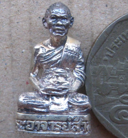  รูปเหมือน ฉลองครบ5รอบ หลวงพ่อสาคร วัดหนองกรับ ระยอง รุ่นชินบัญชร ปี2540 เนื้อเงิน โค้ดเลข5 +กล่อง