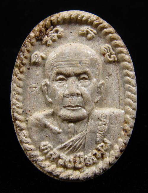  พระผงรูปเหมือนหลังยันต์ดวงเศรษฐี หลวงปู่หมุน ฐิตสีโล รุ่นดวงเศรษฐี เสาร์ ๕ ปี ๒๕๔๓ (12) 