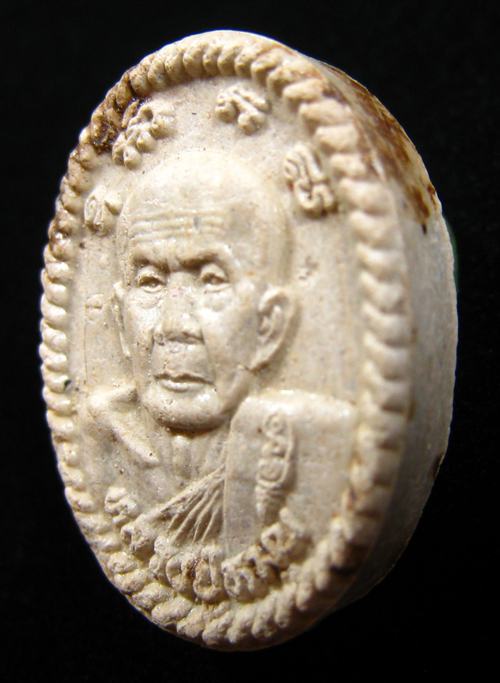  พระผงรูปเหมือนหลังยันต์ดวงเศรษฐี หลวงปู่หมุน ฐิตสีโล รุ่นดวงเศรษฐี เสาร์ ๕ ปี ๒๕๔๓ (12) 