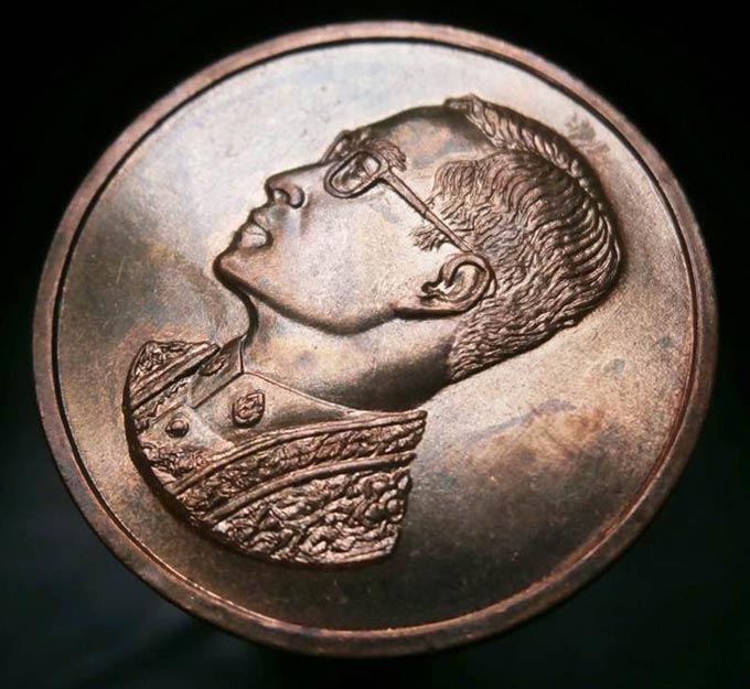 เหรียญคุ้มเกล้า เนื้อนวะโลหะ ปี 2522 สวยเดิมครับ