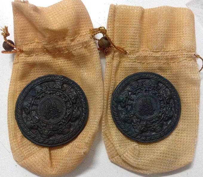 เหรียญหล่อฐานปูปลา หลวงพ่อสาคร วัดหนองกรับ/2เหรียญ