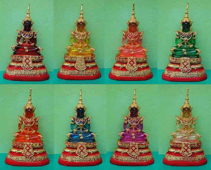 ***รวมยกชุดพระแก้วมรกต 8 สี***