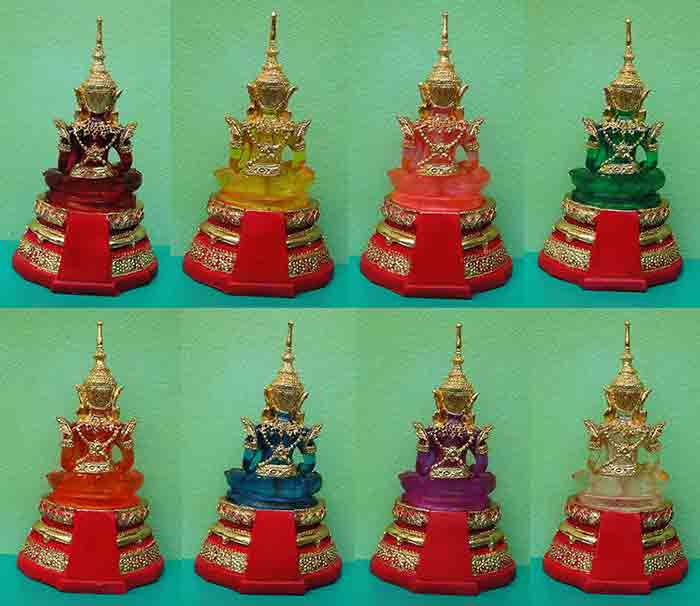 ***รวมยกชุดพระแก้วมรกต 8 สี***